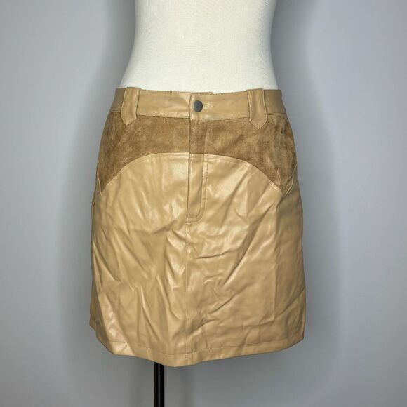 Miss Sparkling- Tan Wild As Her Mini Skirt - Picture 1 of 7
